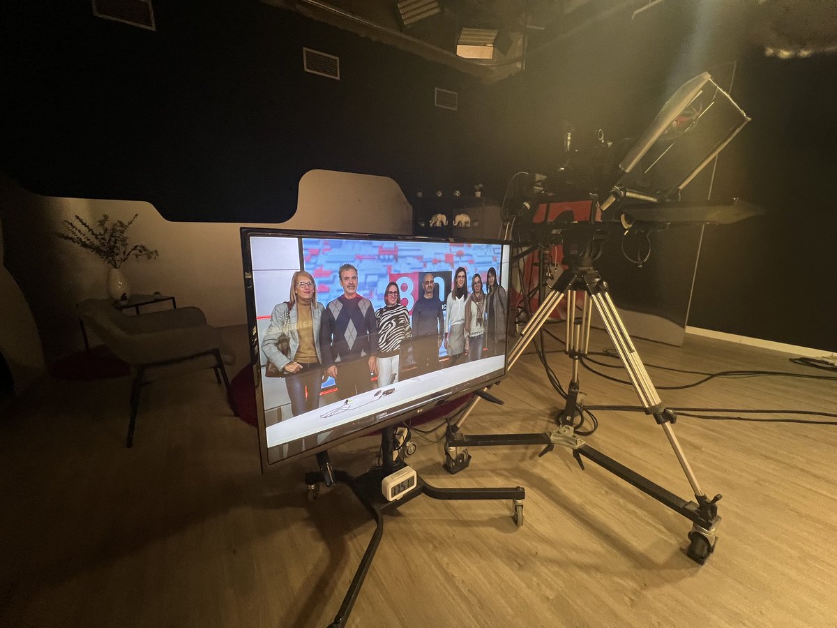 InstitutoSenara's tweet photo. Hoy, los profesores del PIE #Filma del @InstitutoSenara , hemos podido disfrutar de una visita a la @la8salamanca viendo su funcionamiento. @CRA_ViaPlata @cfiesalamanca https://t.co/6yNXmp6o67