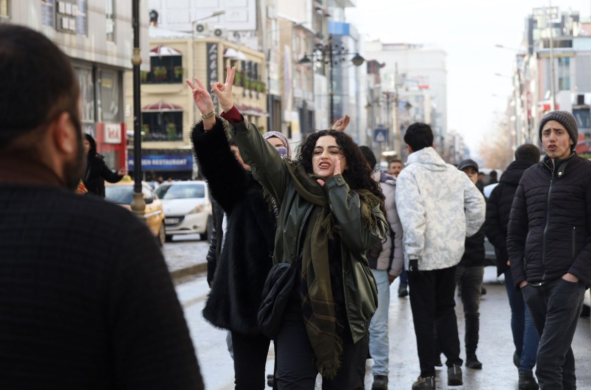 dozdar_4's tweet photo. Haykırış / Direniş / Baskı 

#RojavaDefend 

📍WAN https://t.co/WiRONXAIUC