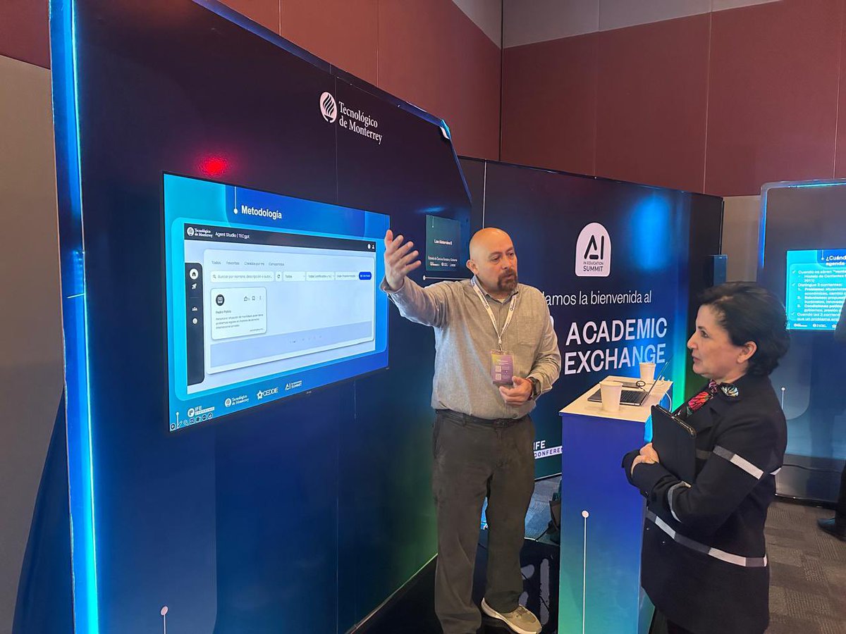 pelizalde32's tweet image. La IA abre nuevas opciones en la enseñanza del Derecho. ¿Cómo preguntar a un cliente para identificar su problema legal? Dentro del AI Academic Exchange, compartí mi experiencia con la IA para que estudiantes de derecho internacional privado pudieran entrenar esta competencia.