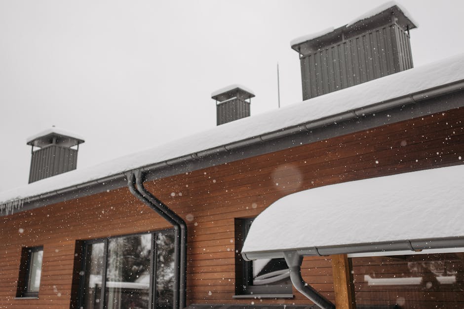 Johnsennazareth's tweet image. ❄️🏠 Don’t let winter win! Clear snow off your roof to prevent ice dams and protect your home from costly damage. 🧊🚫 Use a roof rake or hire a pro to keep your roof safe and sound this season! 💪❄️ #WinterTips #HomeCare #IceDamPrevention