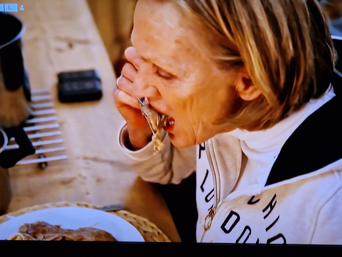 laura lef tweet media