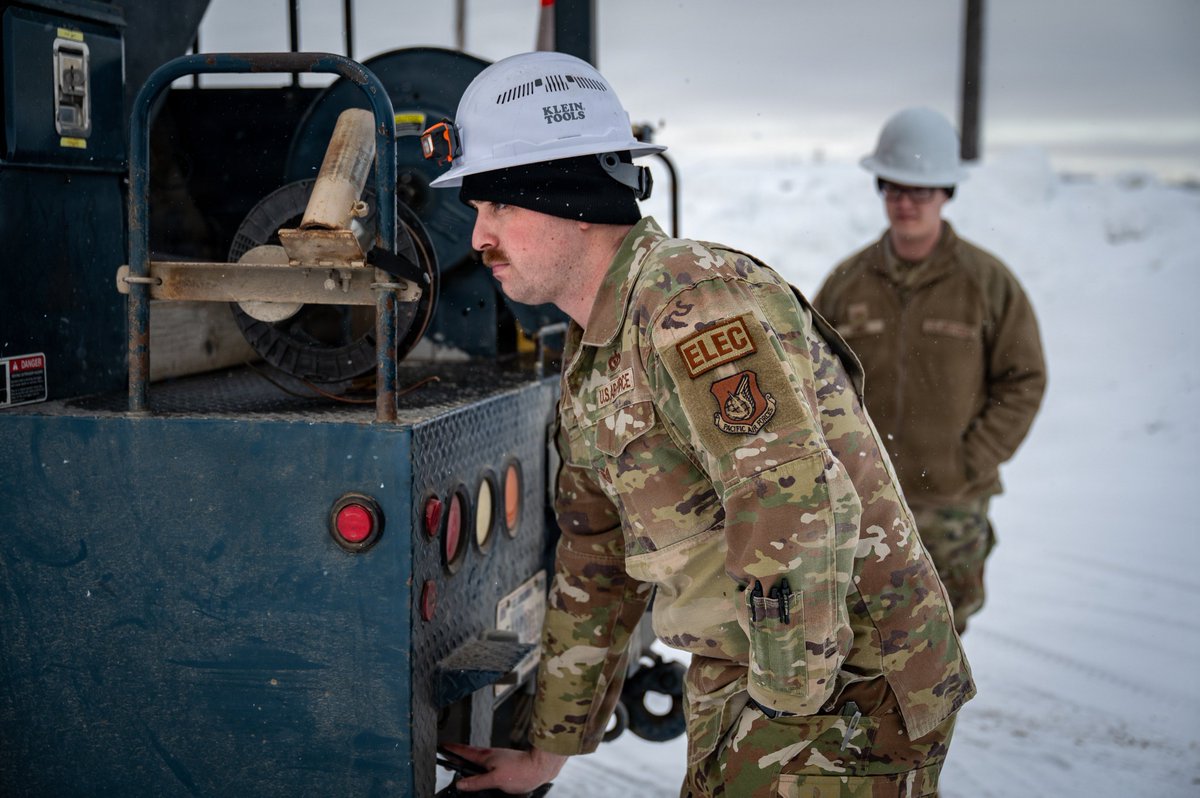 OfficialCSAF's tweet photo. 24/7, 365, no matter the weather - America's @usairforce is ready. https://t.co/SaQdbEzzkT