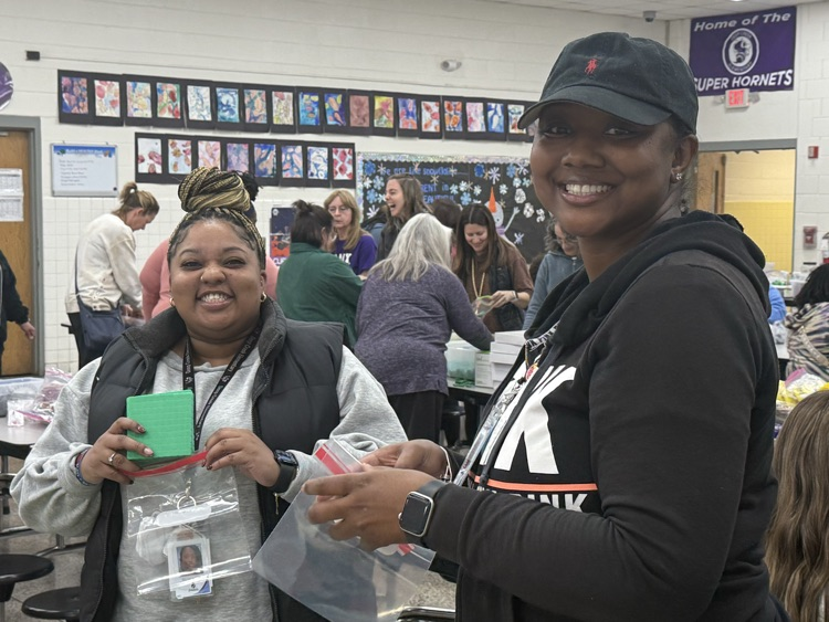 DCEsuperhornets's tweet photo. Teacher workday = teamwork! ๐ The DCE staff spent the day creating math manipulative kits for each of our young scholars to help make learning engaging and hands-on for all students. We are excited to implement these kits in each classroom! #LaunchintoLearning https://t.co/KgF09uWCGH