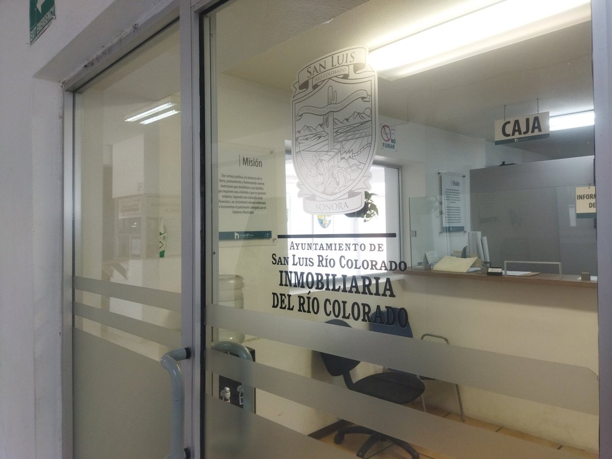 flormbd's tweet image. Funcionarios de la administración de #SantosGonzález en #SLRC fueron beneficiados con terrenos a través de #InmobiliariaRíoColorado "fueron obsequios y hemos pedido la lista" dijo regidor de Comisión de Hacienda, Patrimonio y Cuenta Pública... Más info, en #Meganoticias