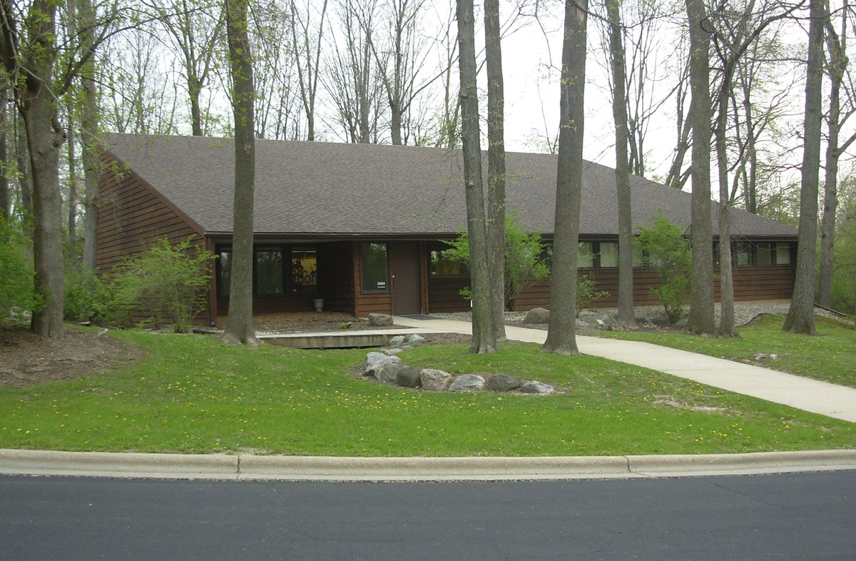 Office Building for Sale or Lease - 2424 American Lane, Madison, WI

slideshare.net/.../office-bui…

#leemadison #LeeAssociates #lease #RealEstate #commercialrealestate #Madison