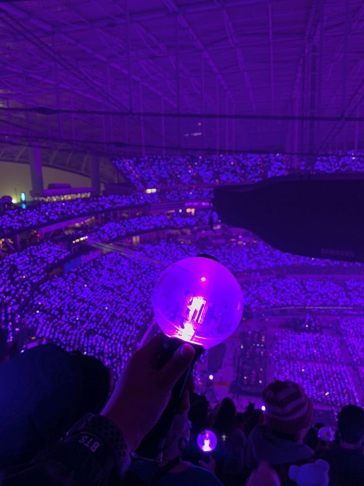jiminhoneybts2's tweet image. No importa que versión tengas , tu army bomb siempre se mantiene encendida para los chicos, nada de chuchita de fb me dijo que la apagara .