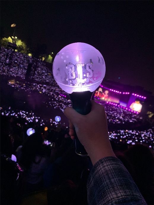 jiminhoneybts2's tweet image. No importa que versión tengas , tu army bomb siempre se mantiene encendida para los chicos, nada de chuchita de fb me dijo que la apagara .