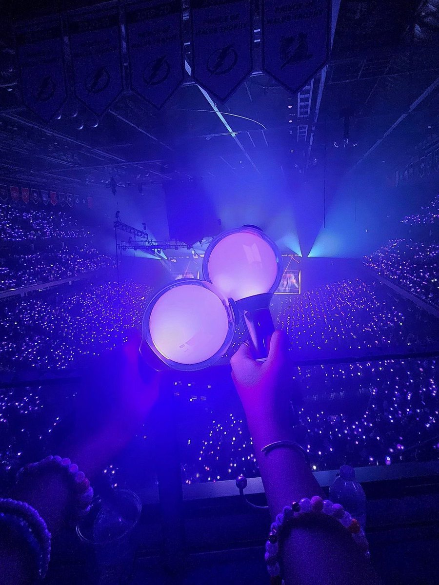 jiminhoneybts2's tweet image. No importa que versión tengas , tu army bomb siempre se mantiene encendida para los chicos, nada de chuchita de fb me dijo que la apagara .