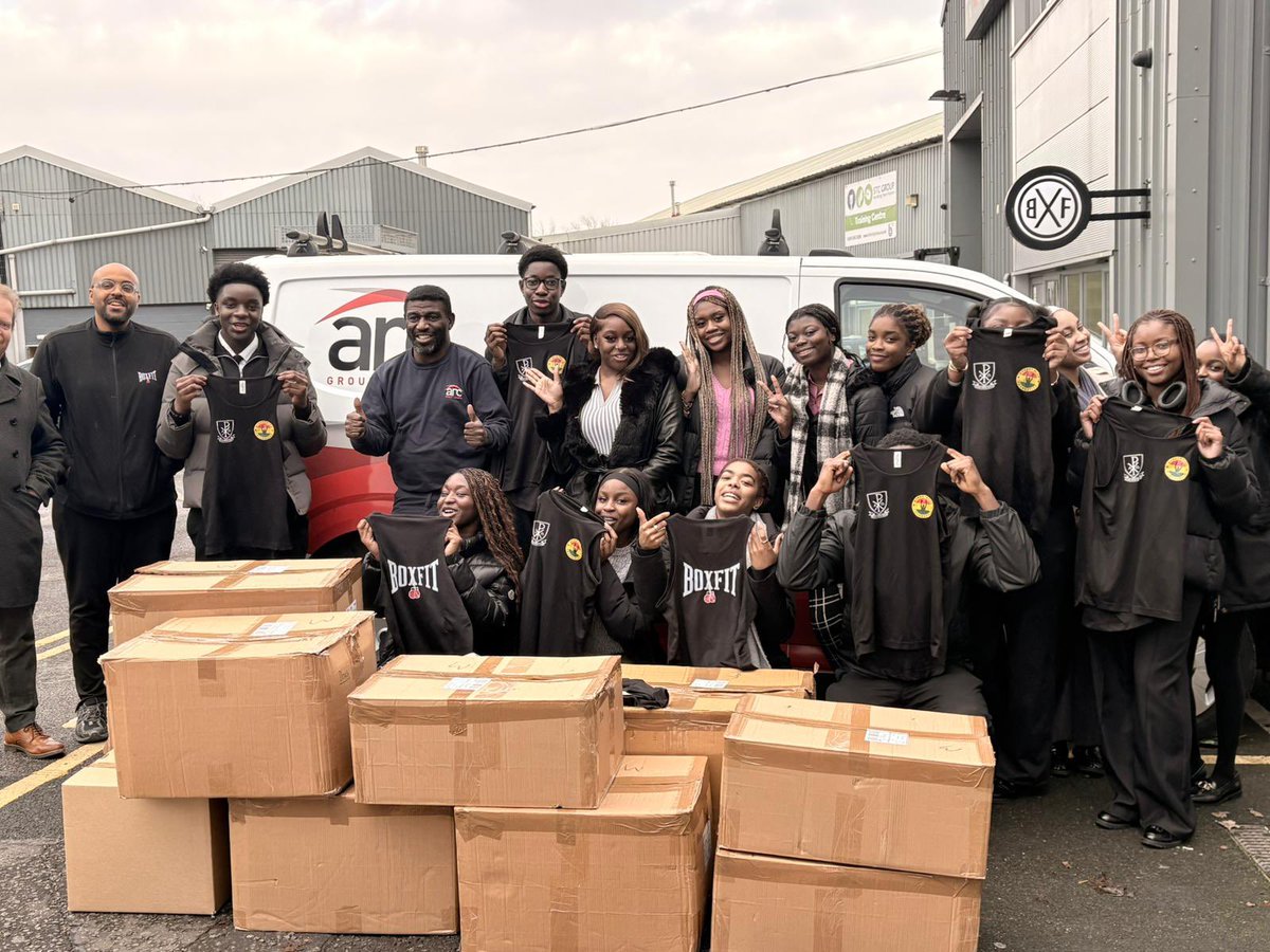 SacredHeartSE5's tweet photo. Our amazing year 13 student leaders @boxfituk today to take collection of the kit we are sending to Ghana via @Mickey_Moo and his Streetwise Foundation to help youngsters get off the streets and into the boxing gyms of Bukom in Accra! Charity mission to Ghana in 2027 approaches! https://t.co/zfktRQTQt3