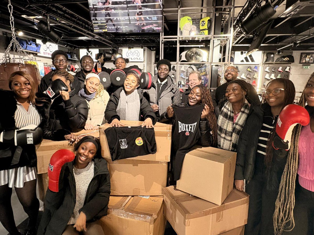 SacredHeartSE5's tweet photo. Our amazing year 13 student leaders @boxfituk today to take collection of the kit we are sending to Ghana via @Mickey_Moo and his Streetwise Foundation to help youngsters get off the streets and into the boxing gyms of Bukom in Accra! Charity mission to Ghana in 2027 approaches! https://t.co/zfktRQTQt3