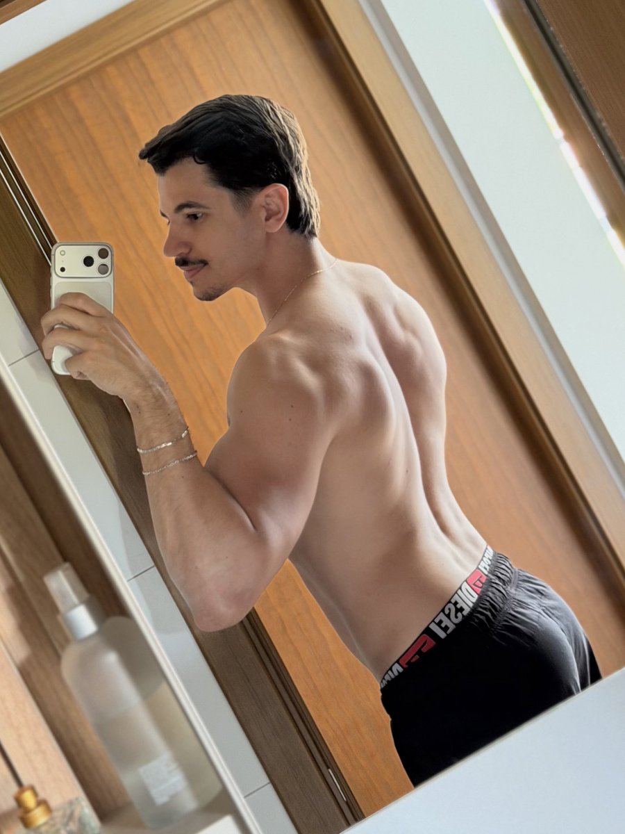 willsnake tweet media