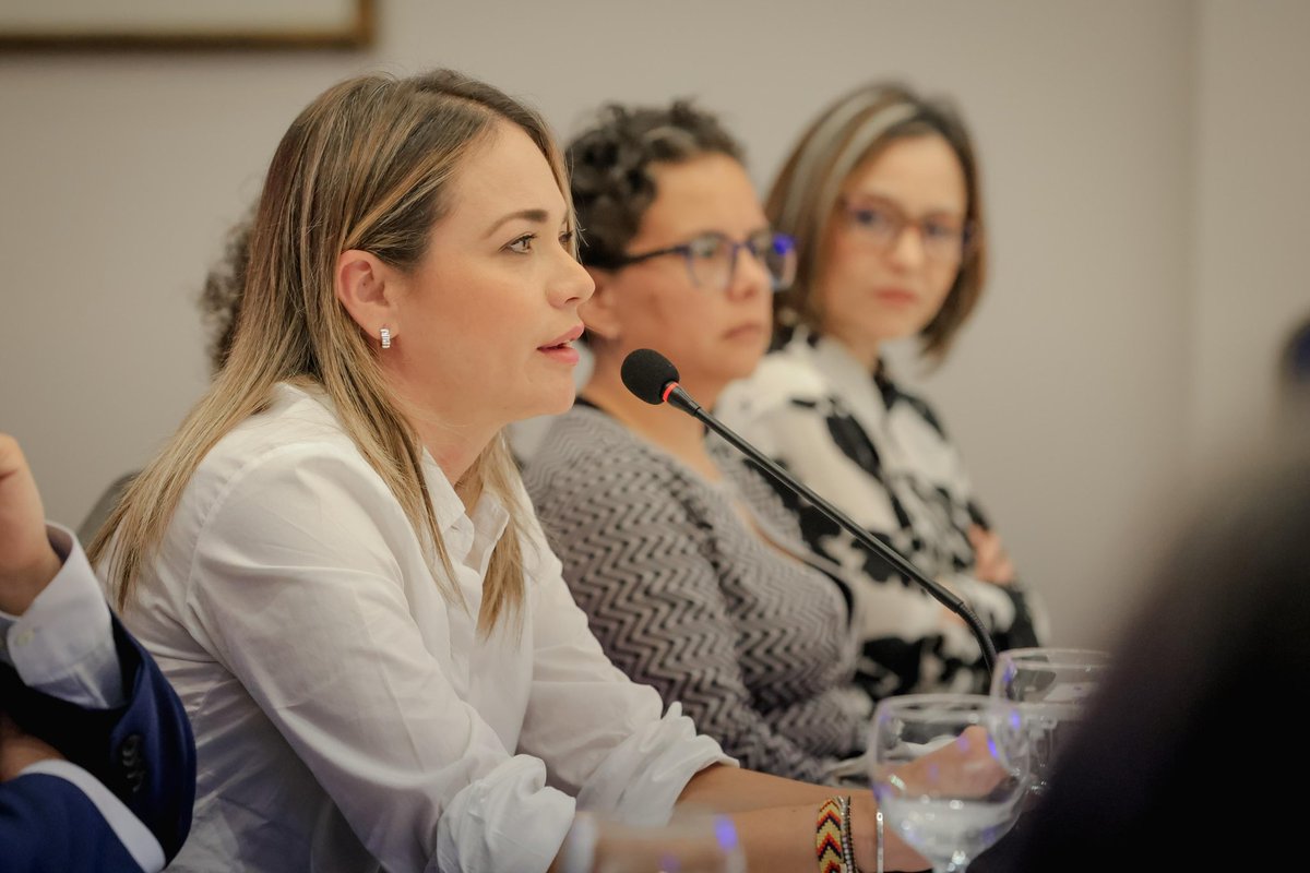 kroarbelaez's tweet photo. Agradezco profundamente a @ProbogotaRegion por invitarme para hablar de ciudad, de empresa y de desarrollo.

Estoy  convencida que Bogotá progresa cuando se construye entre todos: con tecnicismo, responsabilidad , infraestructura que avance y recursos bien administrados lejos del populismo.

Conmigo siempre cuenten para hablar de progreso.