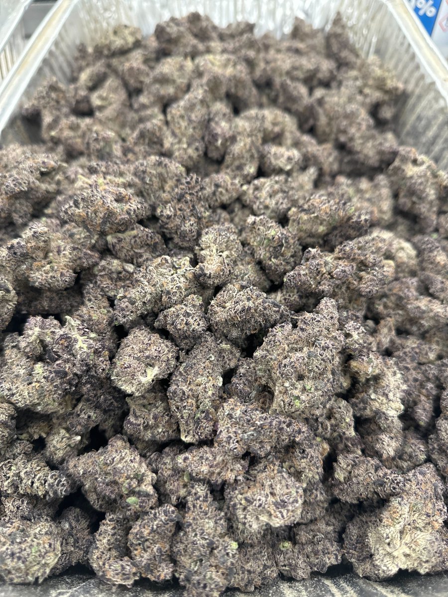 From Southern Sky Brands: Devil’s Den (27.6%, 4.21%) features earthy, woodsy aromas with herbal spice and light citrus. Smooth, earthy flavor with subtle fruit and mint on the exhale. Calming mental ease, deep body relaxation, evening use. Educational only. Nothing for sale.