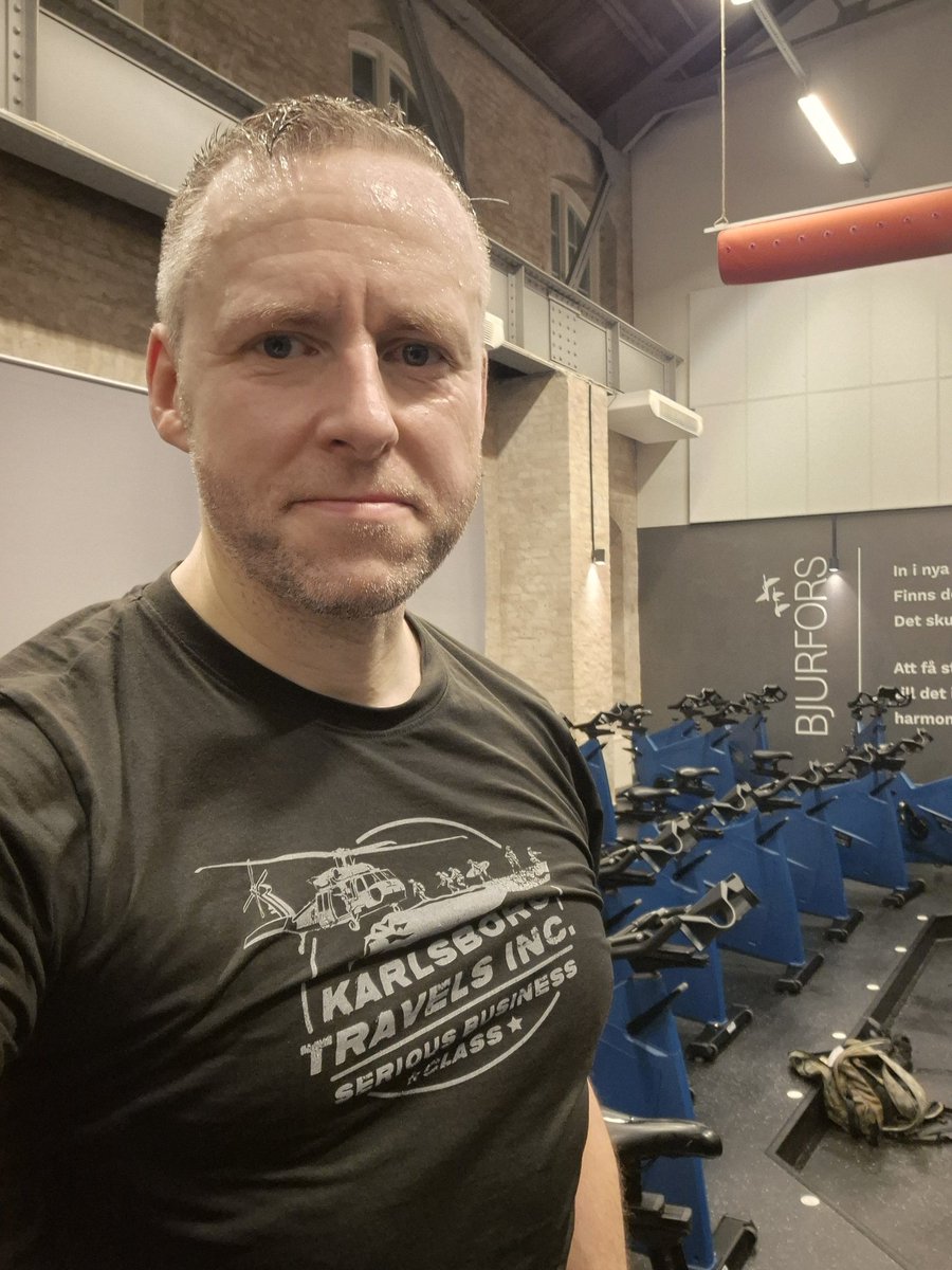 SMerloev's tweet photo. 95 km på spinningcykeln efter 2:40. Bra pass. Bra tischa. #elitcykelskytte #pergite https://t.co/fTwhJ54R7v