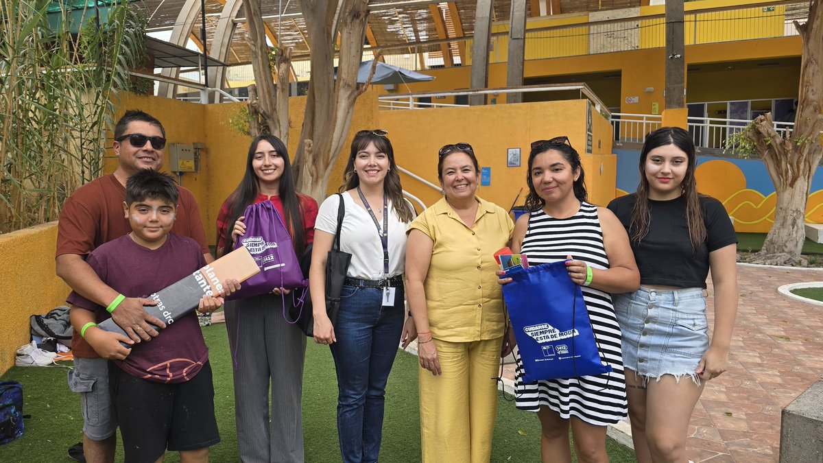 Senda_Tarapaca's tweet photo. 🌞🍋 En Pica, junto al equipo SENDA Previene, entregamos recomendaciones preventivas a las familias que visitaron la Cocha Resbaladero, reforzando conductas de cuidado y la comunicación  con niños, niñas y adolescentes.

#SENDAEsPrevención https://t.co/OfipEyZCBh