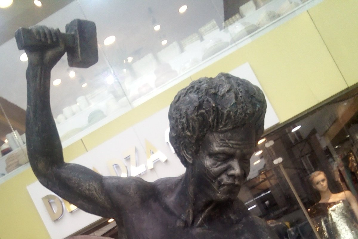 Shout out oooooo
A beg follow me ooo
I follow back sharpshap