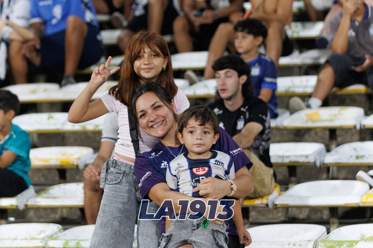 la1913com's tweet photo. 💙¡#BuscaT en las fotos de la Tribuna Gasparini!
💪⚽En La fecha 1 de la Liga Profesional 2026, #Talleres ante #Newells acompañado de su gente.
🎞️Mirá el álbum completo
https://t.co/R0rux7wTRo https://t.co/WRTk7JBGvm