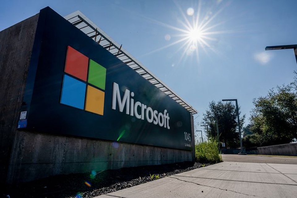 sarahoftrading's tweet image. Why Microsoft's Stock Is Tumbling Thursday

Microsoft revealed that nearly half of its backlog was attributable to OpenAI.

Microsoft shares slumped Thursday, despite quarterly revenue and earnings that topped estimates.