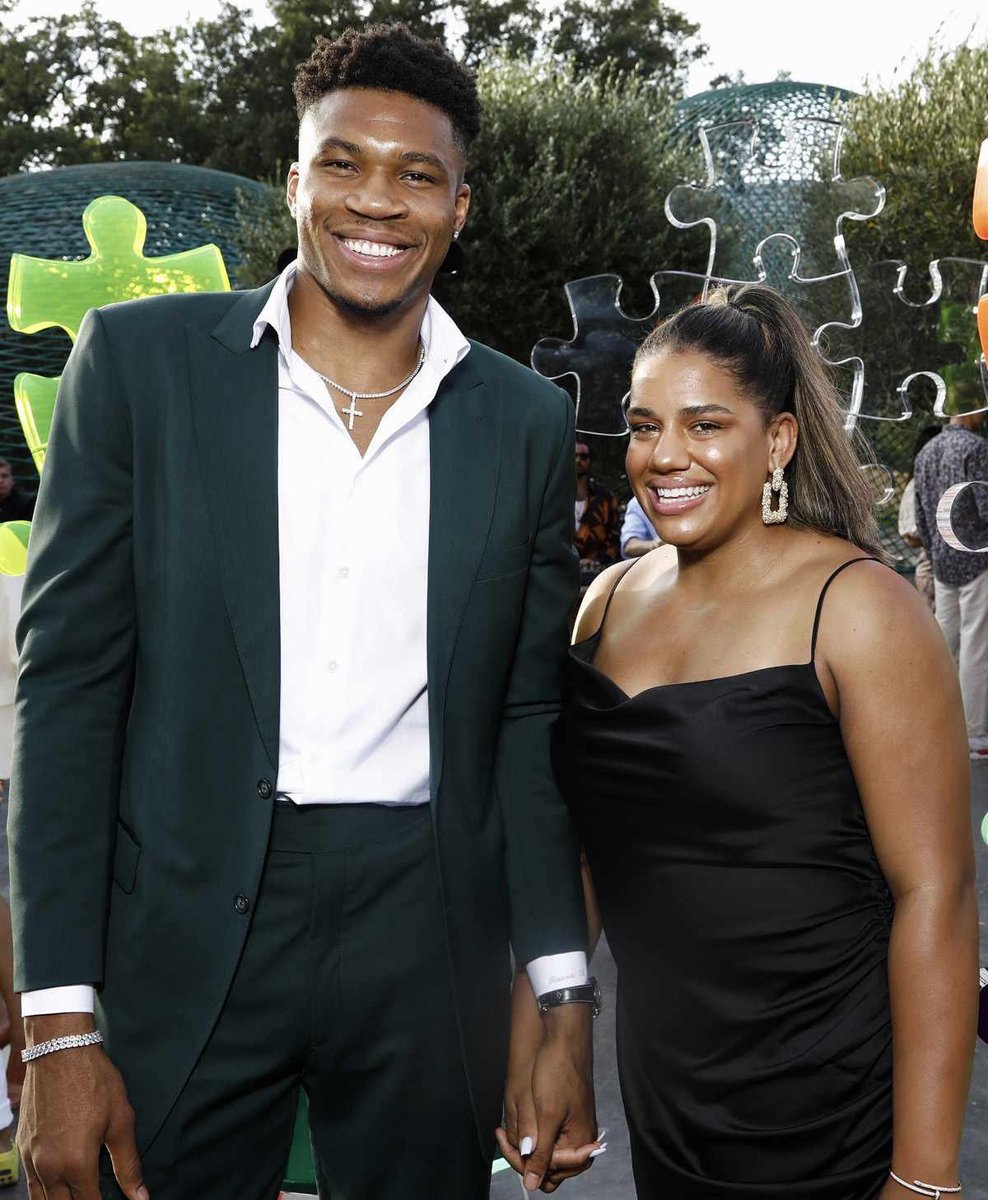 ReddCinema's tweet image. Tears Giannis could’ve easily bagged Sophie Rain but chose this