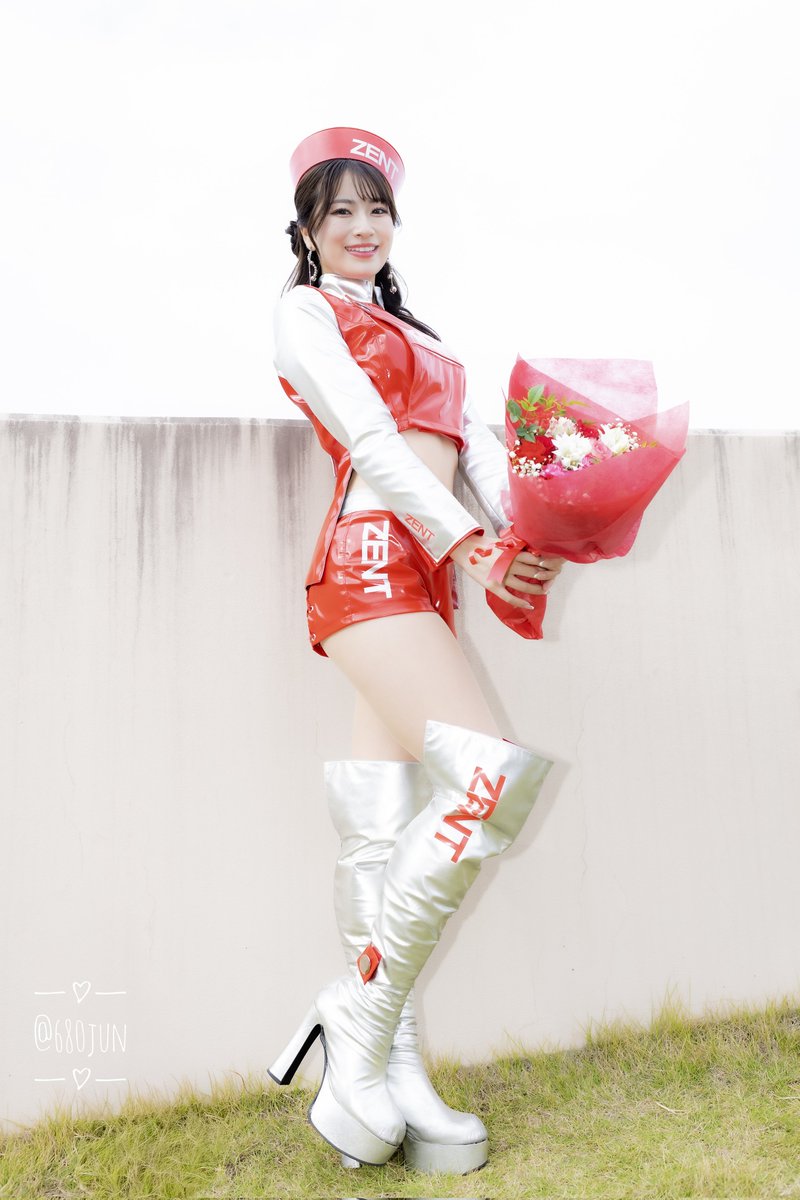 今年も赤がいい❤️ #さかいゆりや #ZENTsweeties #ゆりやんに愛を