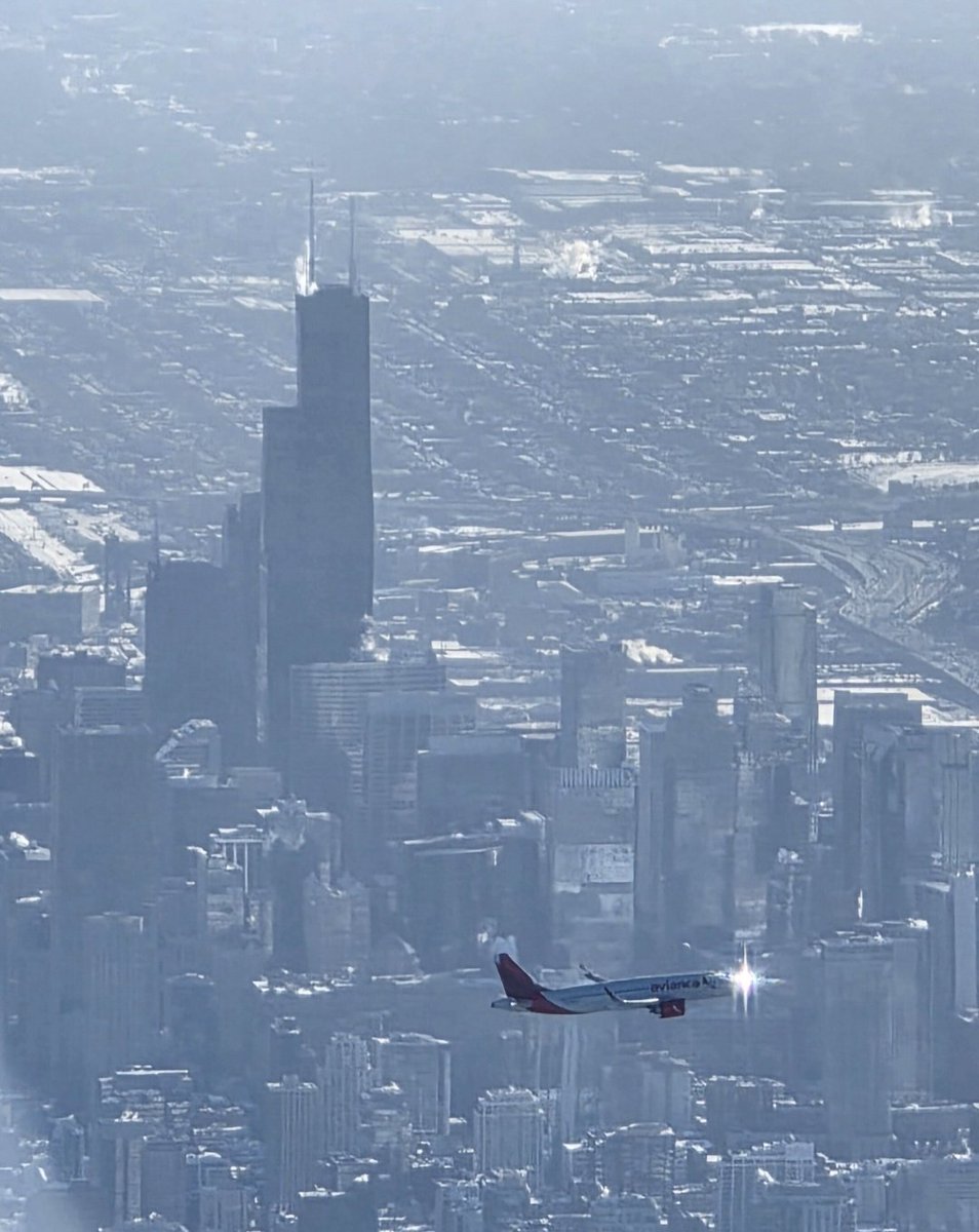 Landing in Chicago in a two-ship! Pretty cool with the John Hancock Building in the background!🇺🇲😎
#Southwest