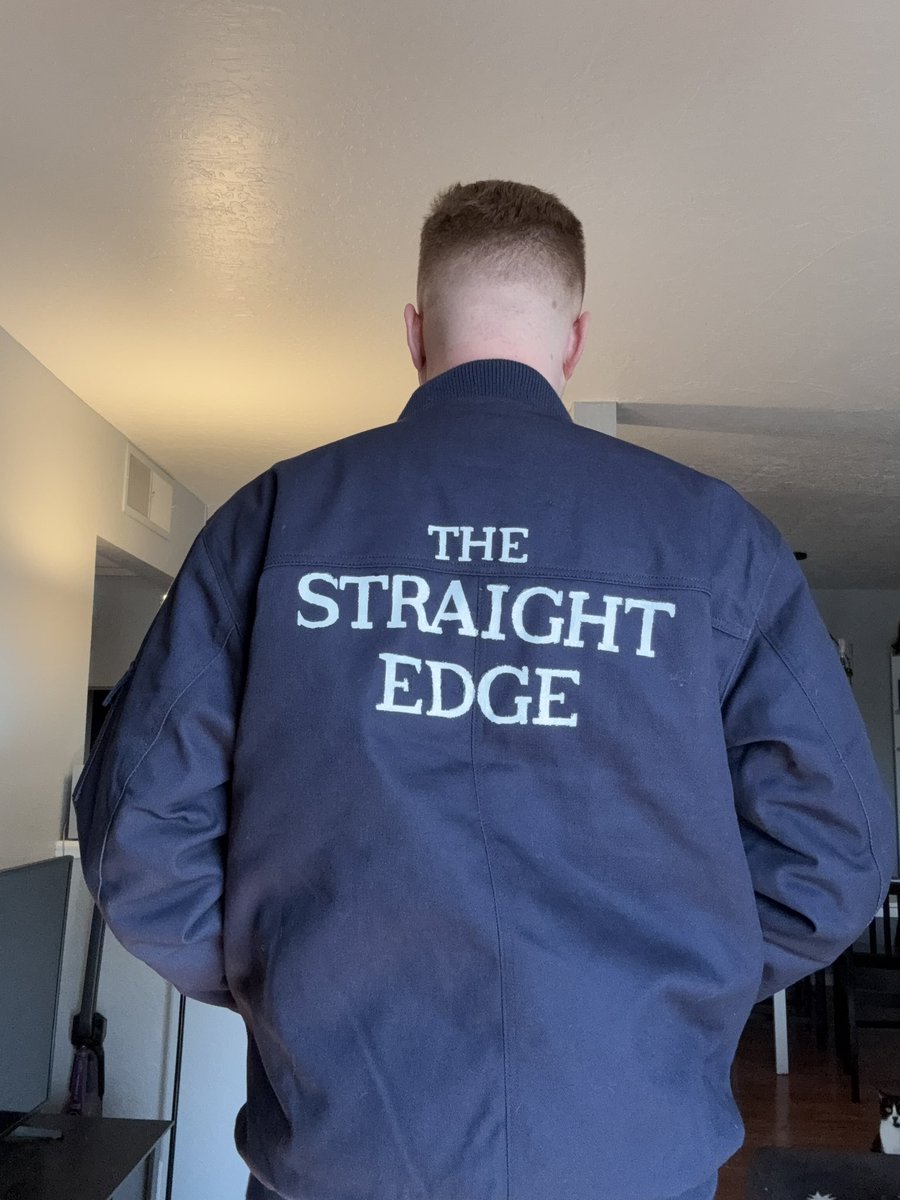 BobbyTheEmo's tweet photo. Been straight edge since I was 14 and I’m turning thirty this year so I figured it’s time I start being obnoxious about it https://t.co/rhBwYZDJPA