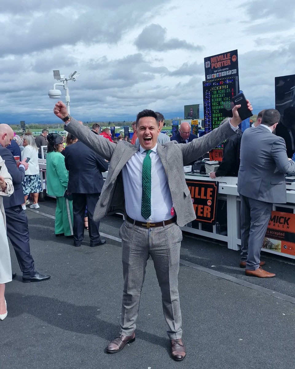 racingblogger's tweet image. ⭐️ IF GALOPIN DES CHAMPS, ROMEO COOLIO, &amp;amp; NARCISO HAS ALL WIN AT LEOPARDSTOWN! 😍 🎉

I'll give €500 Cash to One of YOU Lucky People on Saturday Night: 💷 💷 💷

To Enter: 👇

1️⃣ RT This Tweet
2️⃣ Like This Tweet
3️⃣ Follow @racingblogger

THE BEST OF LUCK EVERYONE! 🏆

#DRF