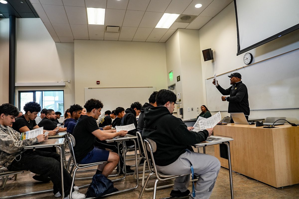 Los Angeles Valley College Football tweet media