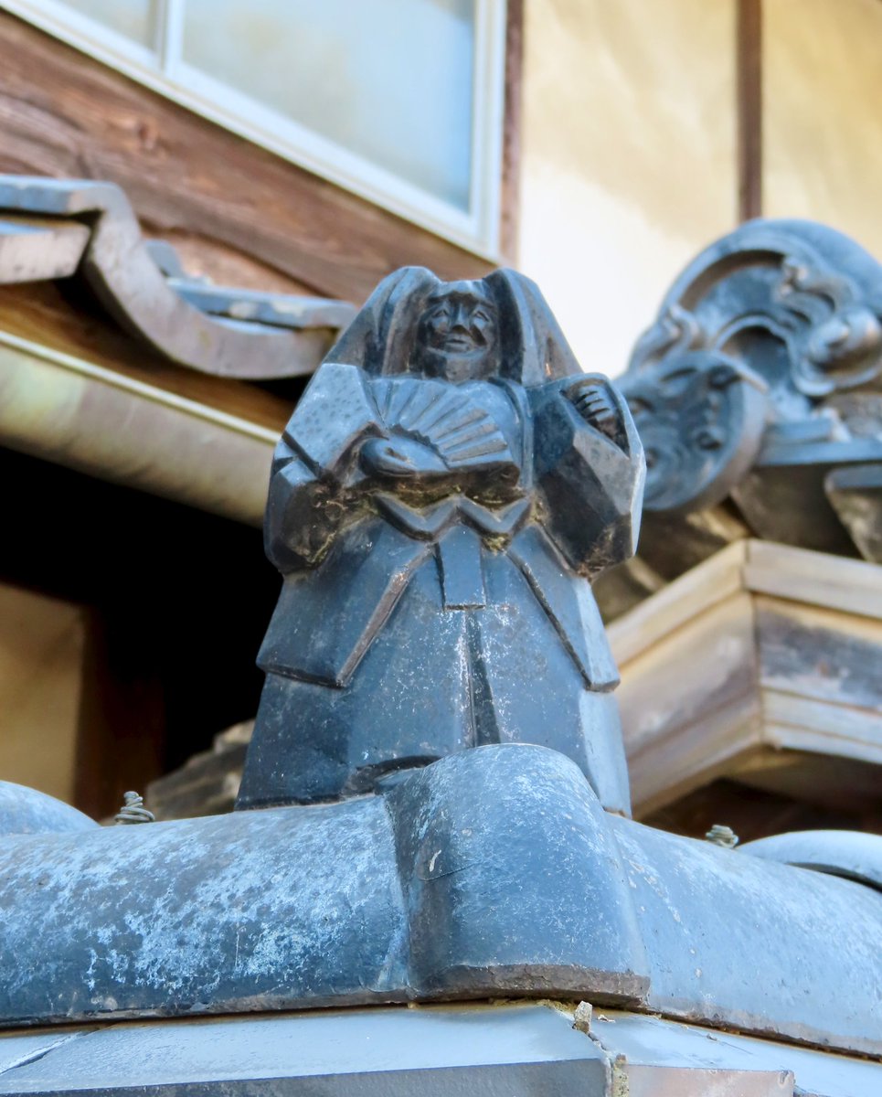 今日の飾瓦😄 珍しい歌舞伎の連獅子の像🧐 #連獅子#瓦#歌舞伎