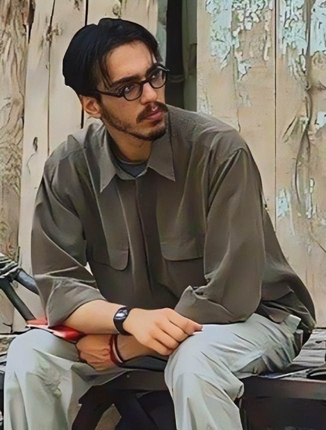 #سهند_عباس‌نیا، دانشجوی رشته معماری دانشگاه هنرهای اسلامی تبریز، روز دوم بهمن ۱۴۰۴ در منزل خانواده خود در شهر مراغه توسط نیروهای سرکوب #بازداشت شد.

گزارش‌ها حاکی از آن است که در جریان این بازداشت، تلفن همراه و برخی وسایل شخصی وی نیز ضبط شده است. آقای عباس‌نیا پیشتر نیز در ۱۹ دی