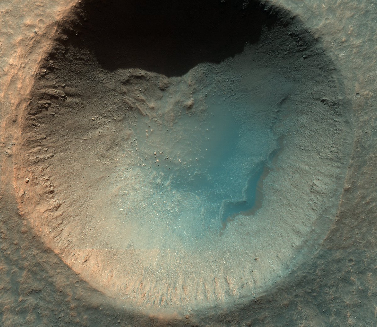 The HiRISE camera aboard our Mars Reconnaissance Orbiter saw this young crater in the Acidalia Planitia region. The crater is just over half a mile across (about a kilometer). If your house were in this crater, you could see it in this picture from orbit! science.nasa.gov/mission/mars-r…