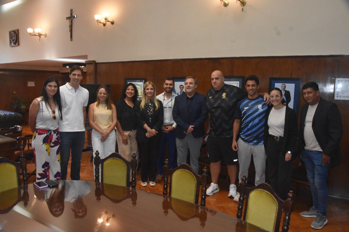 El vicegobernador y presidente de la Legislatura, Alberto Bernis, mantuvo un encuentro con Rodolfo Jung para dialogar sobre el desarrollo del deporte en Jujuy y su rol como herramienta de inclusión y formación para las juventudes.
Más info: legislaturajujuy.gov.ar/#/la-legislatu…