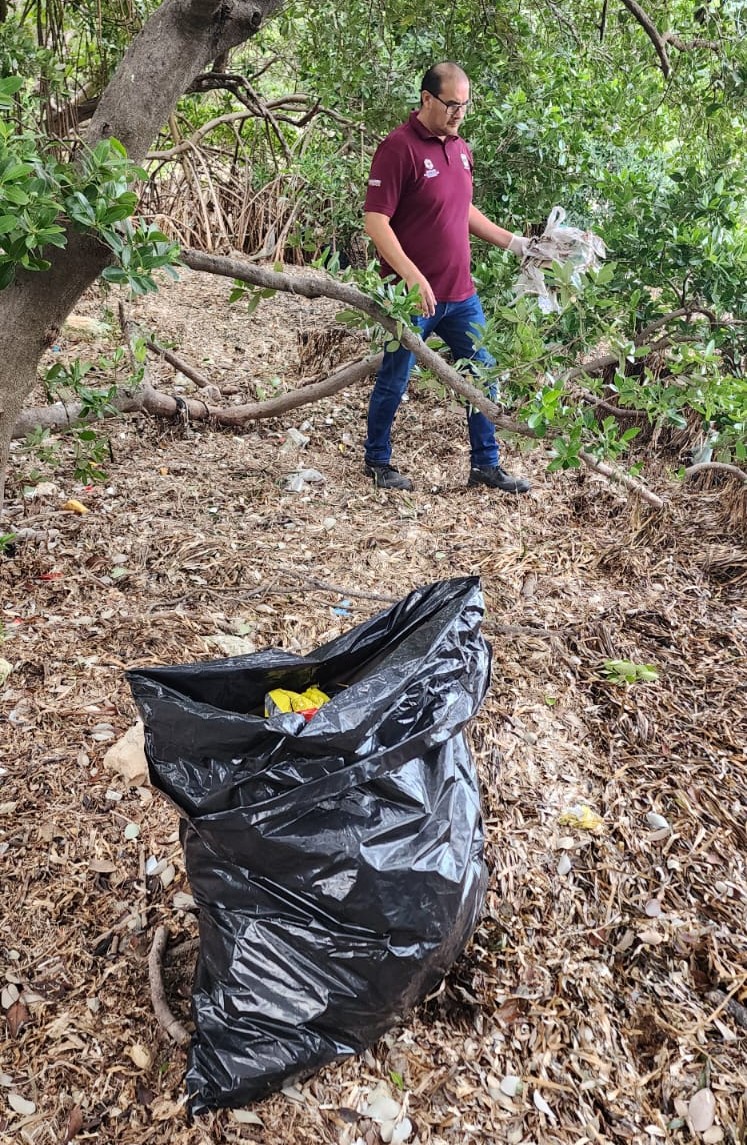 apicampeche's tweet image. ♻️La #Apicam a través de su Dirección Ambiental participó en la primera limpieza de playa 2026 realizada en el malecón de nuestra ciudad capital, a convocatoria de la Séptima Zona Naval. 🚮(1/2)
