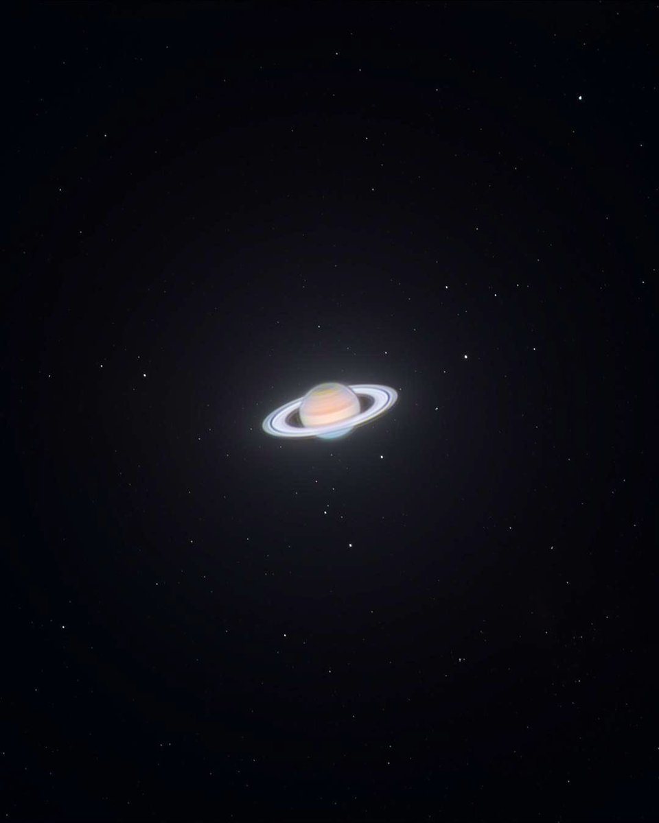 Saturno a través de un telescopio