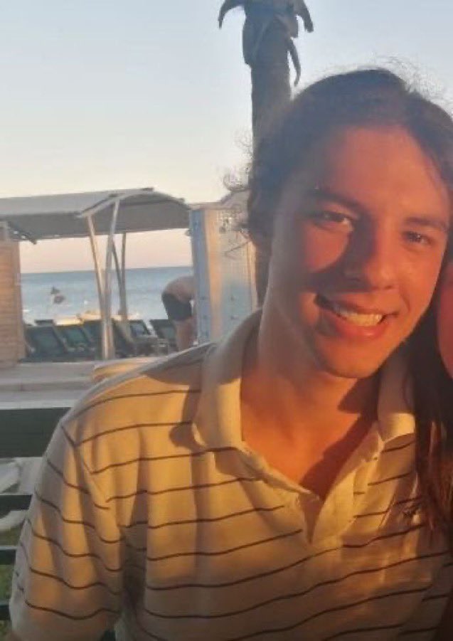 aykiri's tweet photo. Bugün, harçlığını çıkarmak için kuryelik yaparken katledilen üniversite öğrencisi Ata Emre Akman'ın doğum günü.

Ata Emre Akman yaşasaydı 22 yaşında olacaktı. https://t.co/Z1GI010cdC
