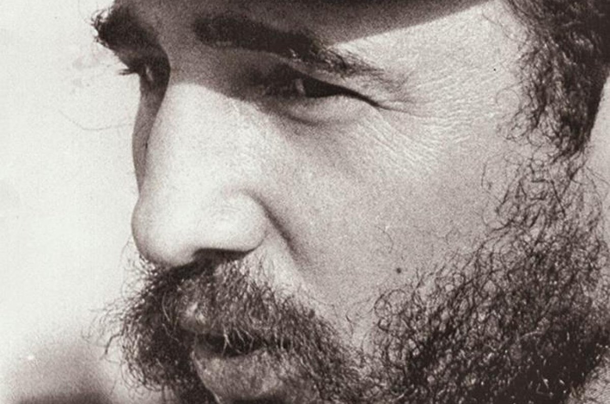 En el año de su centenario, te invitamos a participar en el I Coloquio Internacional "Fidel, legado y futuro", del 10 al 13 de agosto de 2026 en #LaHabana. #FidelPorSiempre continúa siendo faro de pensamiento anticolonial, de resistencia y de lucha por un mundo más justo. 🇨🇺