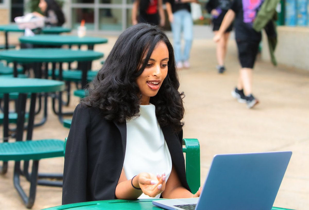 Costello_Biz's tweet image. The @Costello_Biz online master’s program is ranked #37 by @usnews. We set our students up for #CareerSuccess with #ExperientialLearning opportunities outside the classroom paired with rigorous courses of study in the classroom.

Learn more at business.gmu.edu/graduate