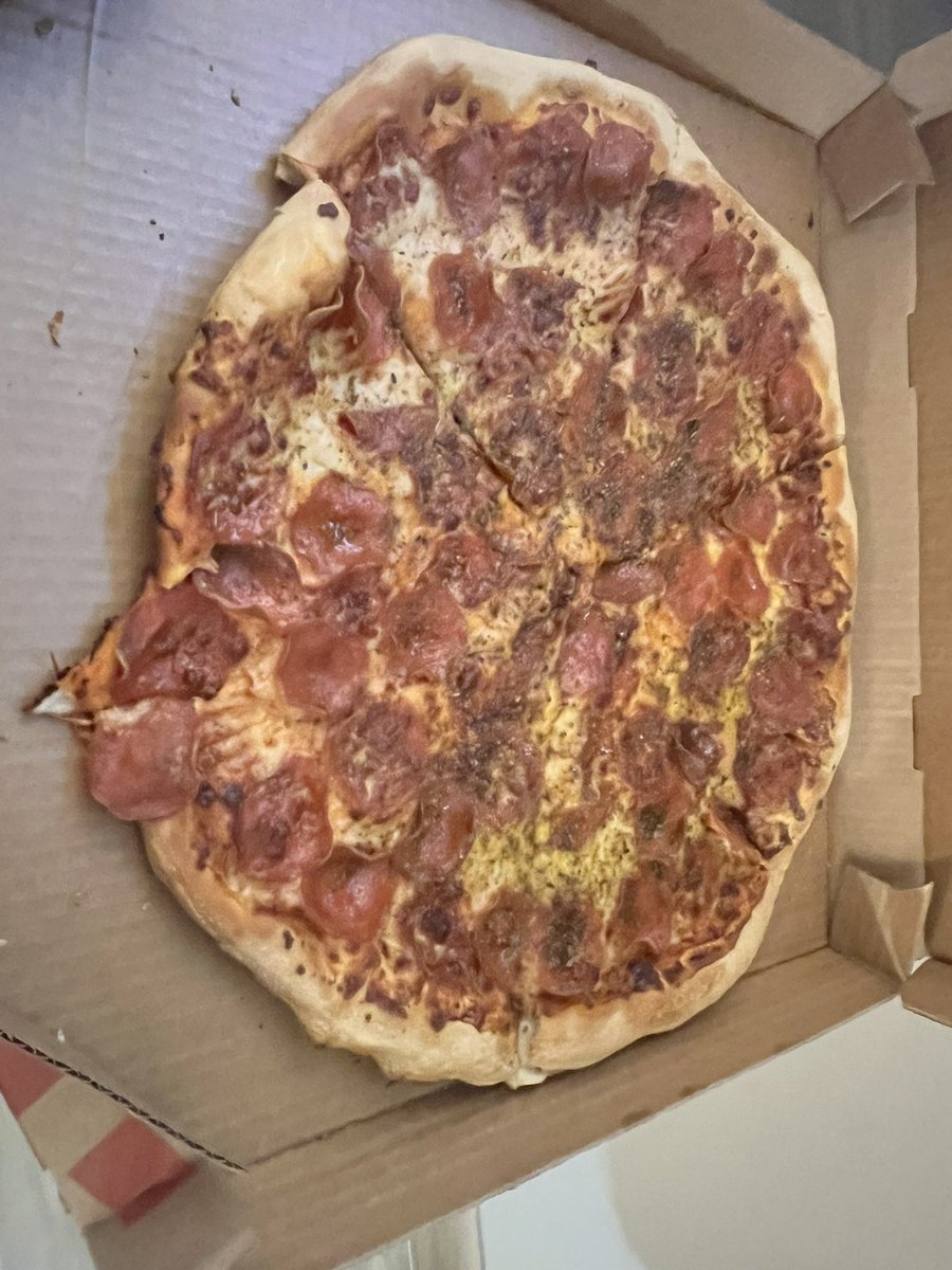 HeReviewedIt's tweet photo. @pizzahut are you serious? How can I even considerate appetizing when it’s stuck to the cardboard? https://t.co/g7b2LQt8jr