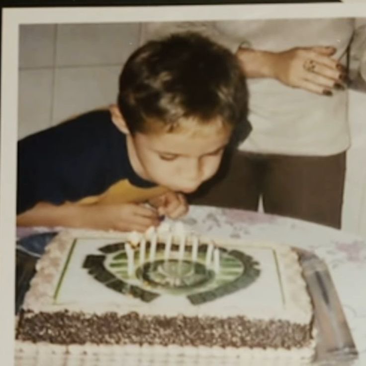 _annallia's tweet photo. incontestável que é ídolo. 

obrigada pelos momentos felizes nosso 23! https://t.co/BGrn7UakVX