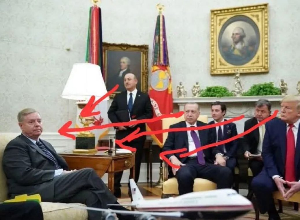 KurdiHelen's tweet photo. When the king is sitting, the other should keep quiet! https://t.co/n7JDwzukhv