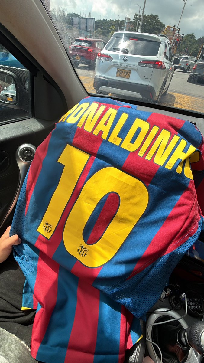 MRFagua's tweet photo. @Footy_Headlines @EldenMonitors Now in stores here in Bogota Colombia https://t.co/MTQBss3MoH