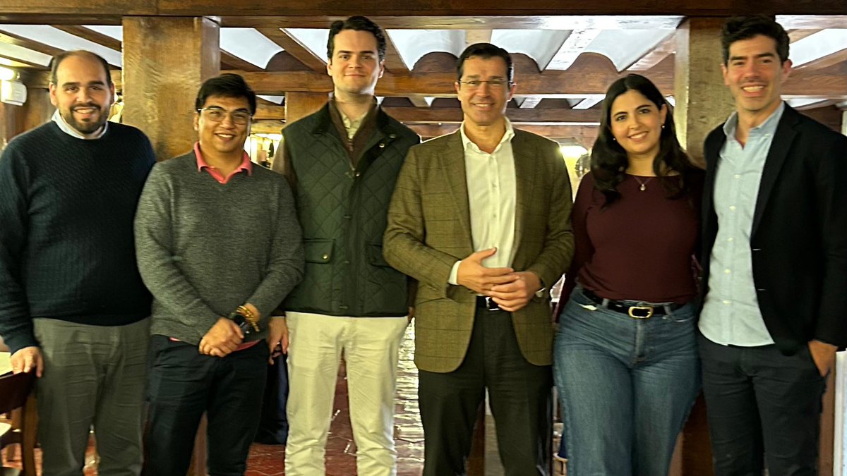 La tesis doctoral no deja de ser un viaje de crecimiento personal y aprendizaje. Honrado de tener la suerte de acompañar en este viaje a <a href="/manubartolome/">Manuel Bartolomé</a> <a href="/sofimontero2/">Sofía Montero</a> <a href="/kikeborba/">KiKE BORBA</a> <a href="/jengcheng_19/">jeng cheng</a> <a href="/migueldeirimia/">Miguel G</a> y, aunque no esté la foto, a <a href="/BeaMolinaLomba/">Beatriz Molina Lomba</a>.