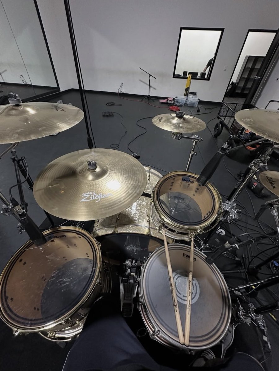 DiemondStar's tweet image. Shout out to all the left-handed drummers! Get your #sticks for the show!

Shop now at DiemondStar.com

Ryan Link #drumsetup with Diemond Star Drumsticks

#Drummer
#DiemondStar
#Drumsticks
#FeelTheDifference
#PlayTheFeeling
#Drummers
#Drums
#PlayBeyondTheOrdinary