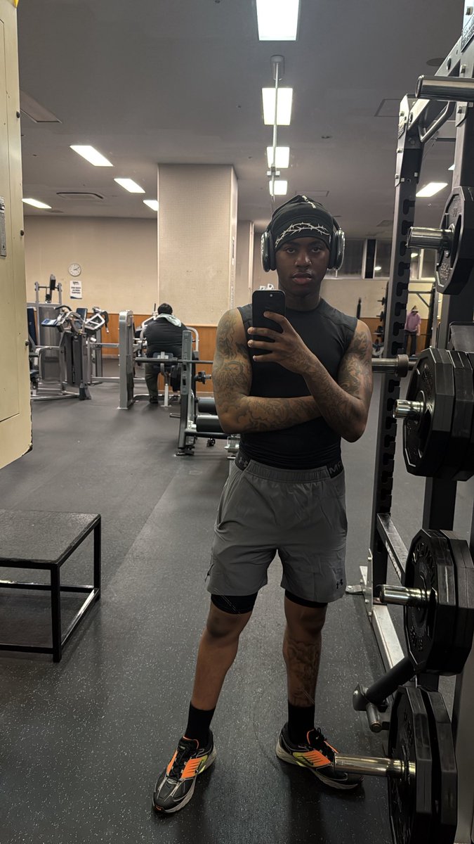 Smiling tryna get Rich tweet media