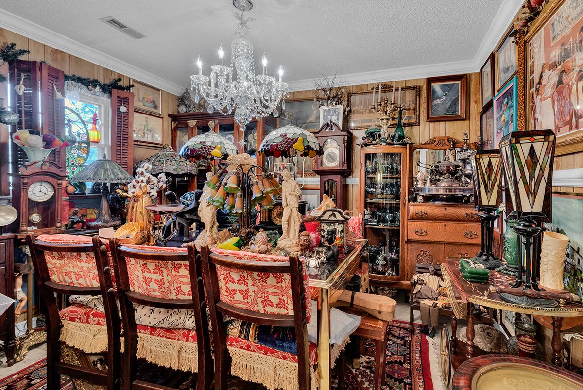 Zillow Gone Wild 🏡 tweet media