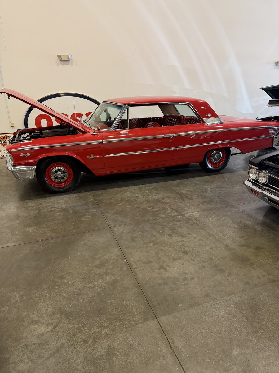 CleanClassicCar's tweet photo. Ford muscle at its absolute peak. 💥
This 1963 Ford Galaxie 500XL Factory R-Code packs a 427ci / 425hp dual-quad V8 and a 4-speed manual

📍 Classic Cars of Sarasota

#ClassicCarsOfSarasota #FordPerformance #RCode #427Ford #Galaxie500XL #MuscleCarHistory #CollectorCars https://t.co/BfmN4pkPXD