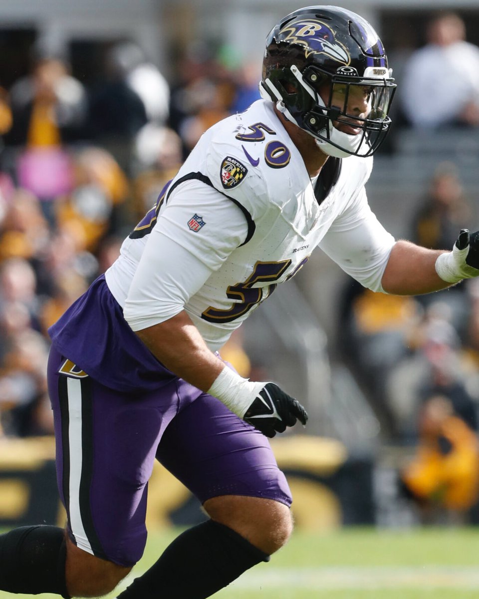 jasrifootball's tweet photo. 𝗧𝗥𝗘𝗡𝗗𝗜𝗡𝗚: Kyle Van Noy responds to a fan that says players shouldn’t sign with division rivals in free agency.

“🧢 if you was offered MILLIONS you would be singing black and yellow until your lost your voice! Stop talkin like you know what it's like to be in dudes shoes.”