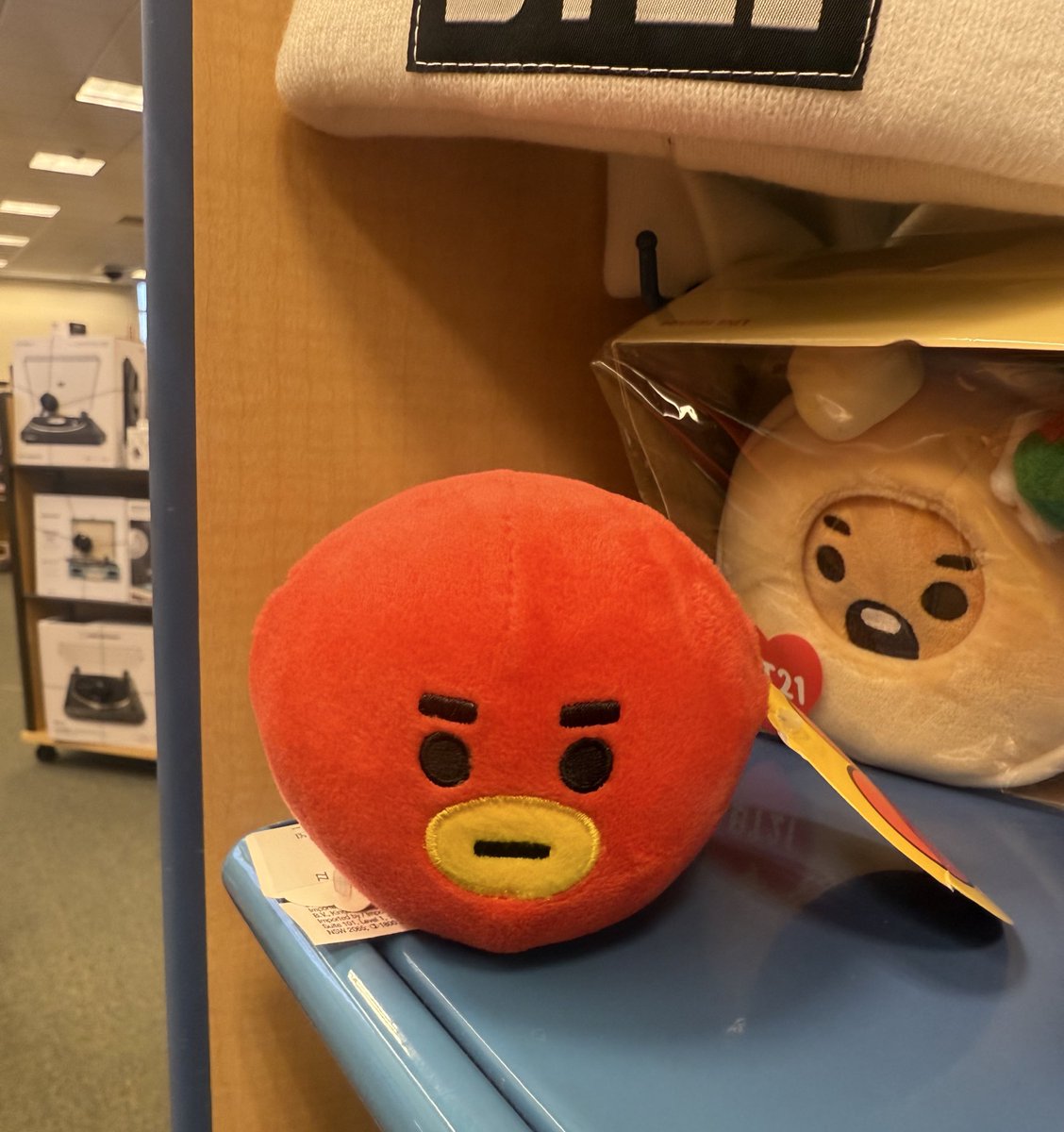 leo is seeing bts tweet media
