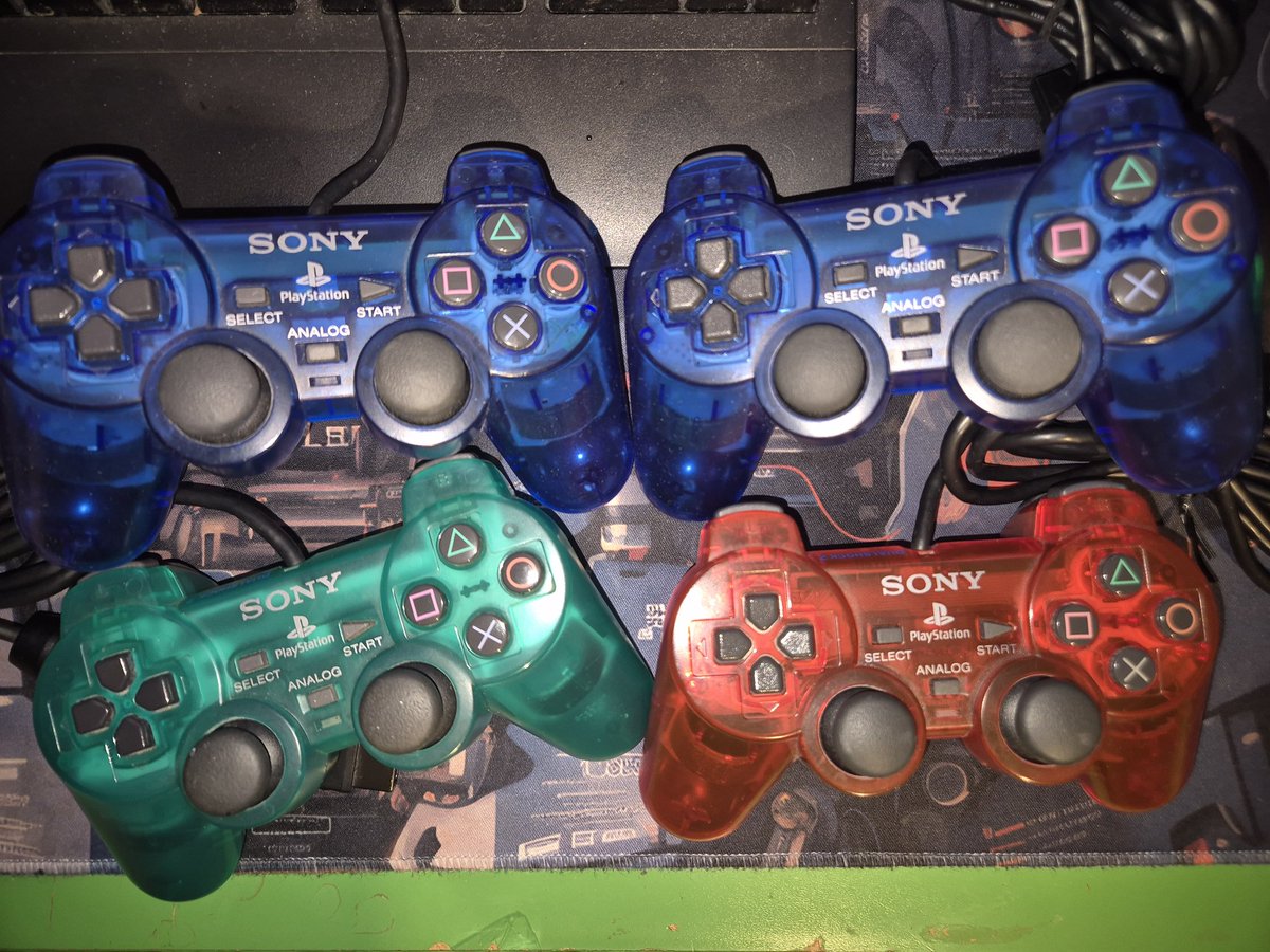 MrTomFum's tweet image. We love these coloured pads right. #playstation2 #ps2
