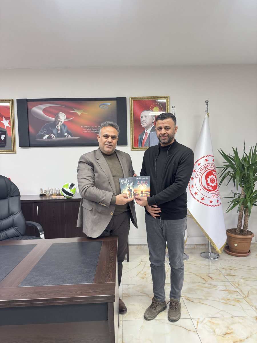 Adıyaman’ın yetiştirdiği değerli şair ve yazarlardan Mahmut Tepe,Mehmet Ünsal ve Mehmet Sait Gül İl Müdürümüz Mücahit Çelik’e hayırlı olsun ziyaretinde bulundular.
Nazik ziyaretleri için kendilerine teşekkür ediyoruz.